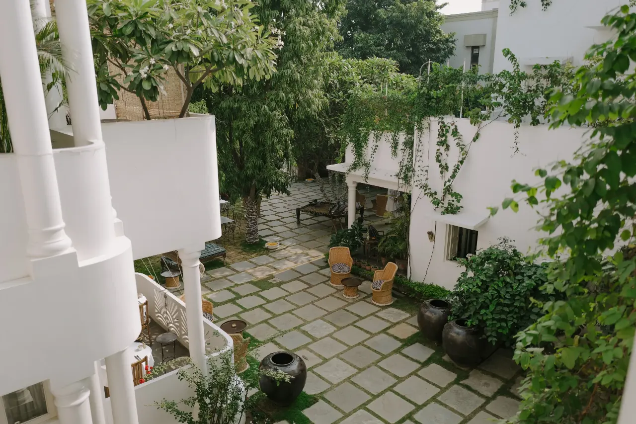 The garden courtyard at 47 Jobner Bagh